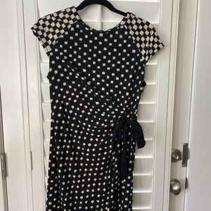 Black/Tan, side ruching and tie. Cap sleeves. Size 8.